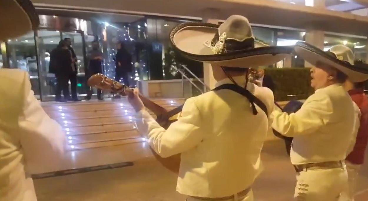 Mariachis en Murcia para recibir a Fran Hervías