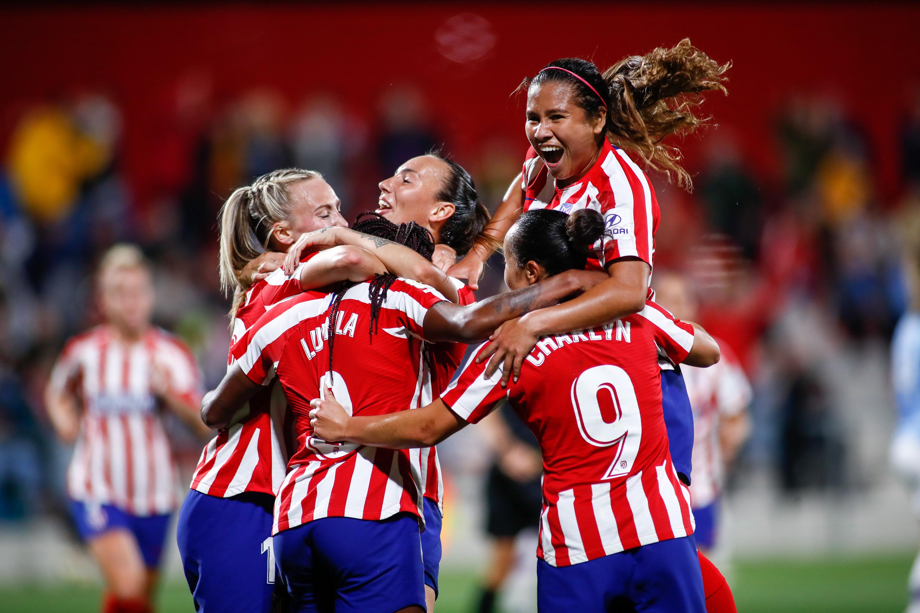 Las jugadoras del Atlético de Madrid femenino celebran un gol