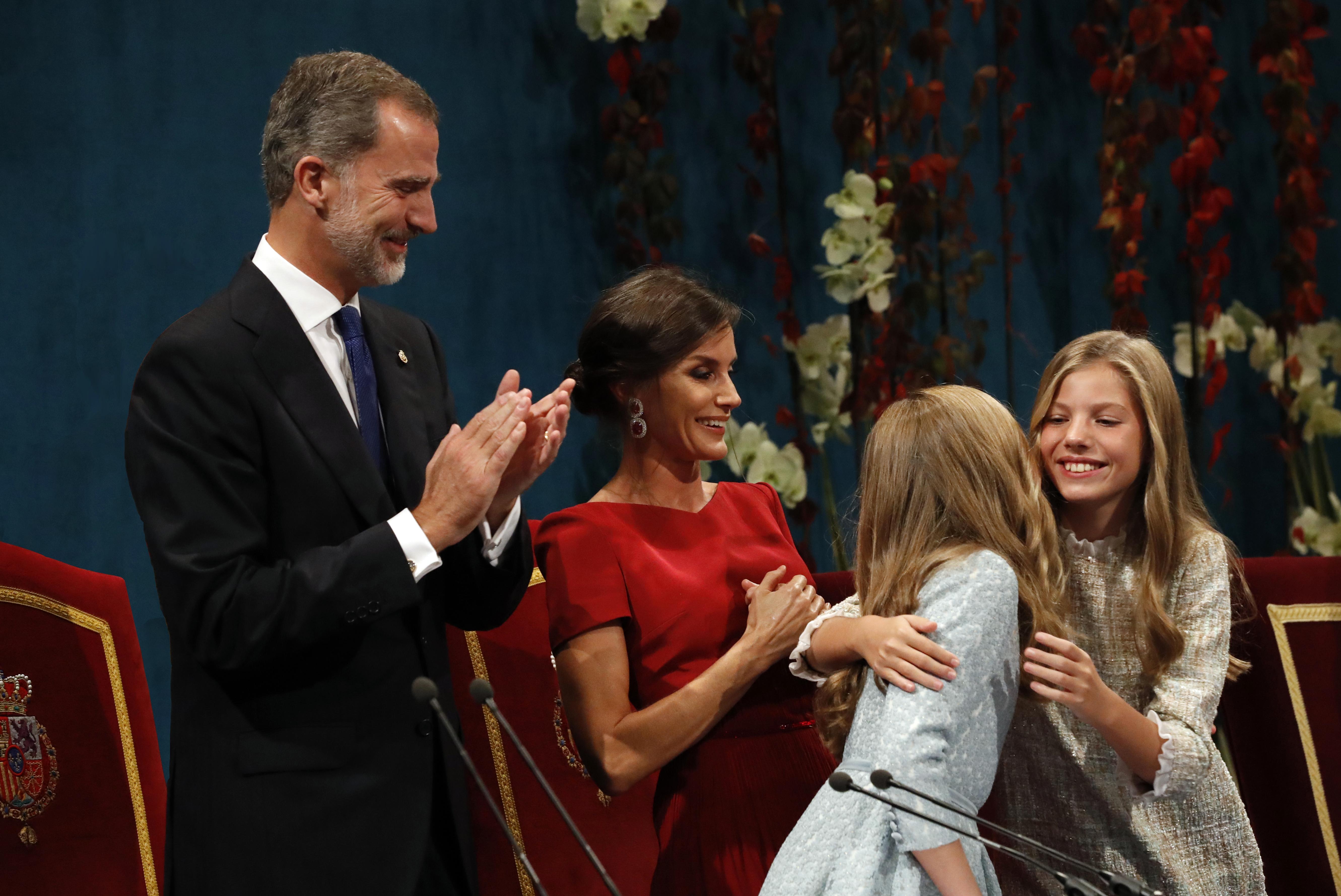 La Familia Real tras el primer discurso de la Princesa Leonor en los Premios Princesa de Asturias. © Casa de S.M. el Rey