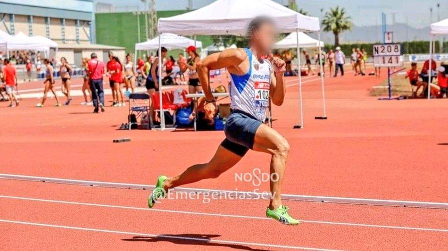 El policía local Sergio Repiso, en una carrera de atletismo. EMERGENCIAS SEVILLA