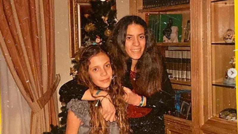 Valeria junto a su hermana Diana Quer en una foto de años atrás. Fuente Instagram