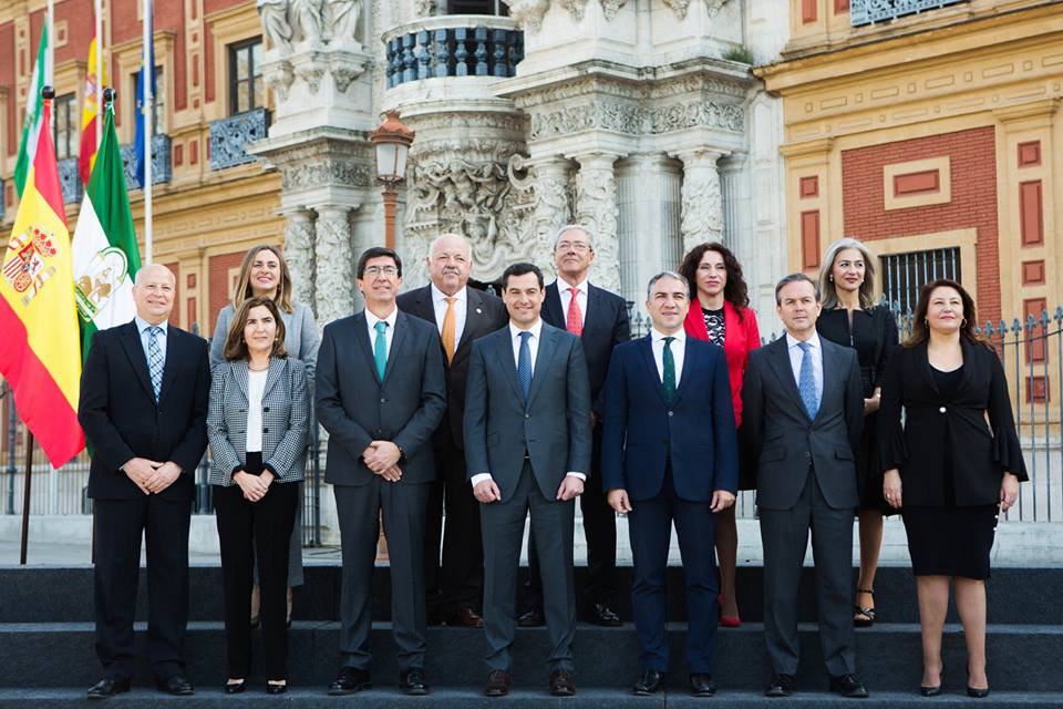 Foto de familia del Gobierno andaluz tras su toma de posesión en enero pasado.