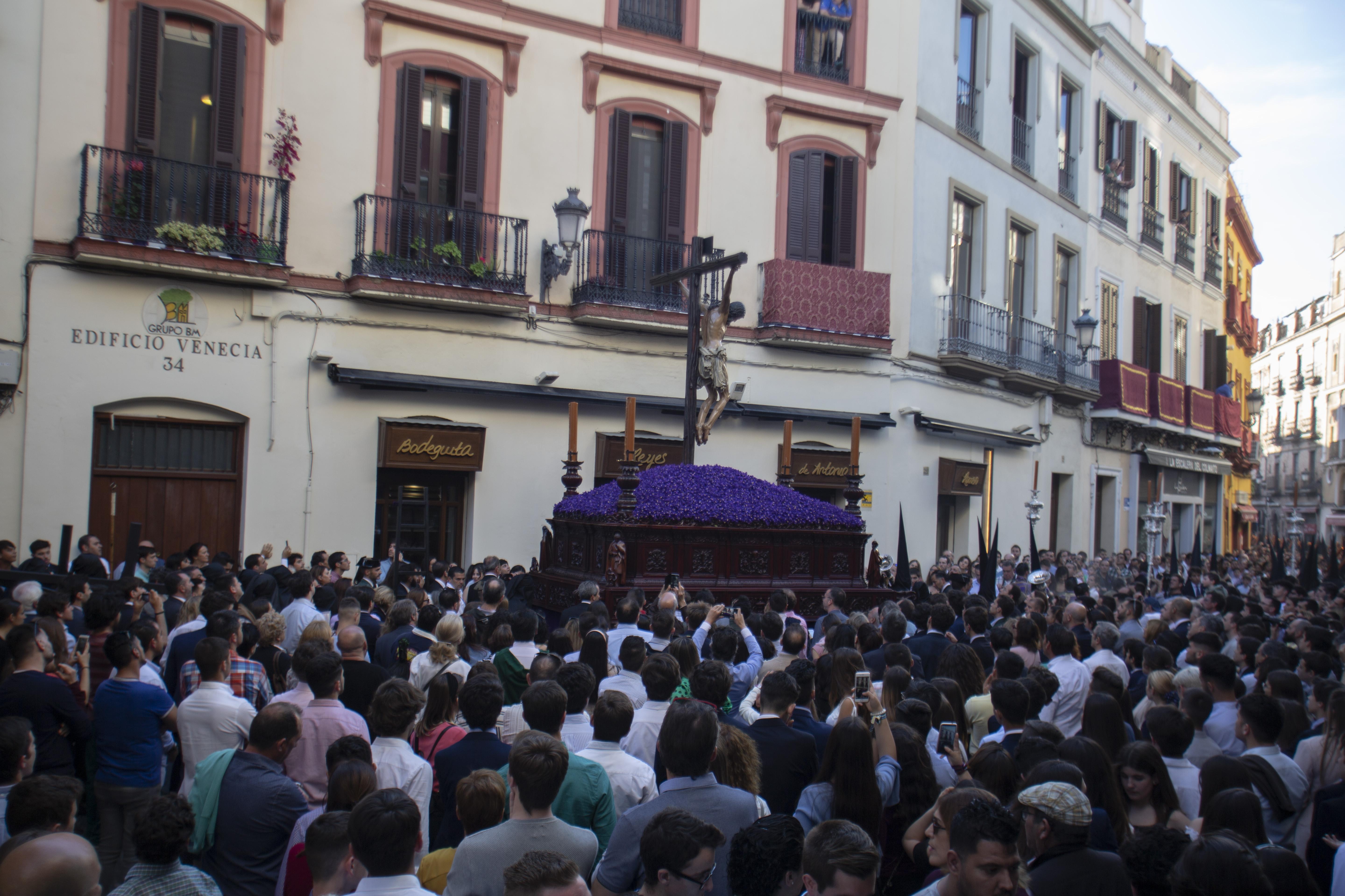 Procesión de la Hermandad de Los Estudiantes en Sevilla en Semana Santa 2019