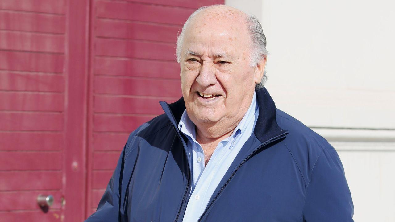 Amancio Ortega (Busdongo, León, 1936) fundó Inditex, junto a su mujer Rosalía Mera, ya fallecida. Es dueño del 59% del capital social del grupo. Su fortuna ha aumentado en 17.900 millones en el último año, alcanzando un patrimonio de 76.600 millones