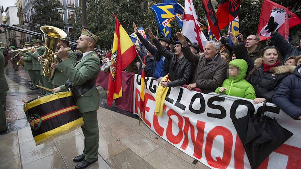 Manifestantes ultras durante la celebración de la Toma de Granada de este año. TWITTER