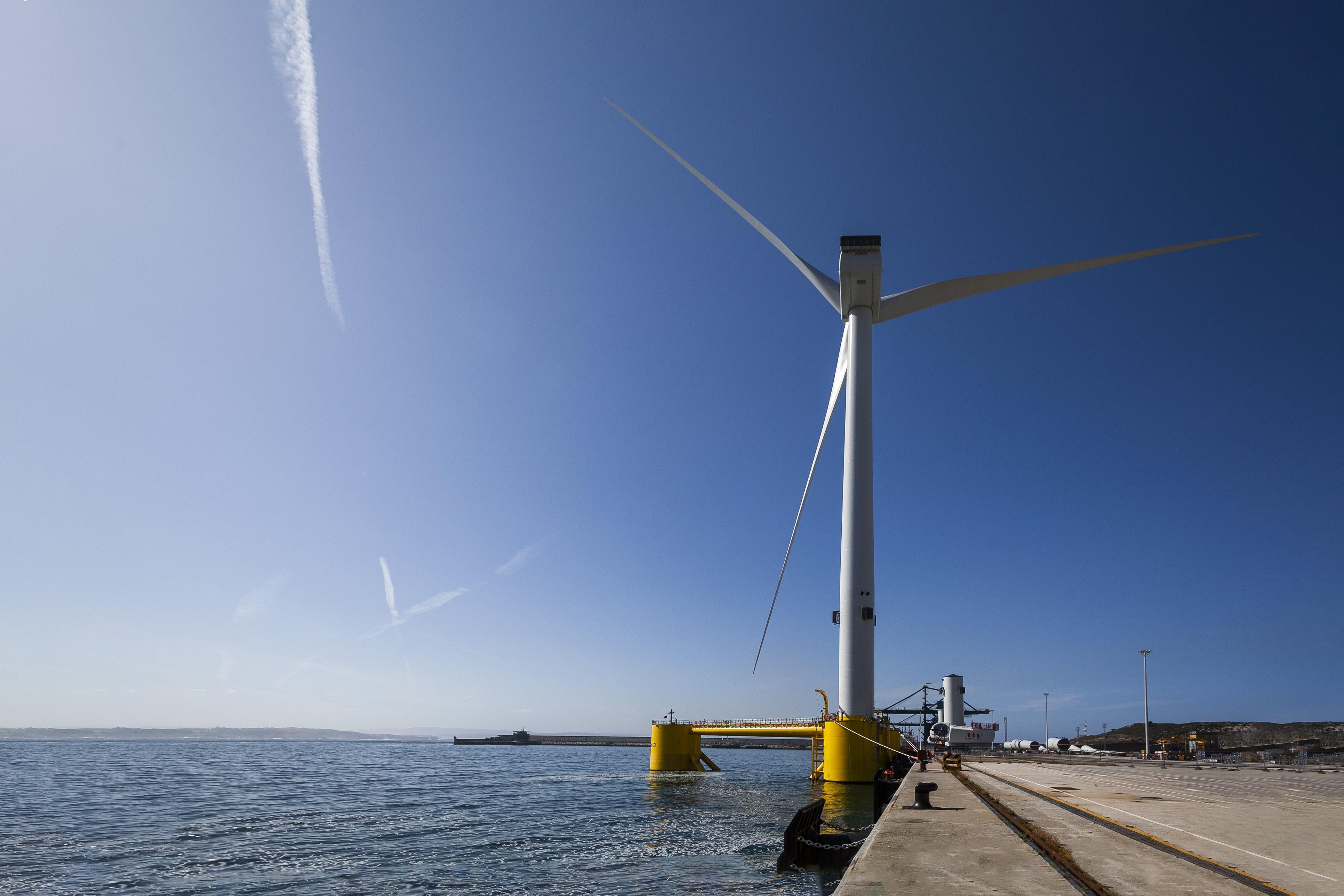 Proyecto Windfloat Atlantic participado por Repsol en el puerto de Ferrol