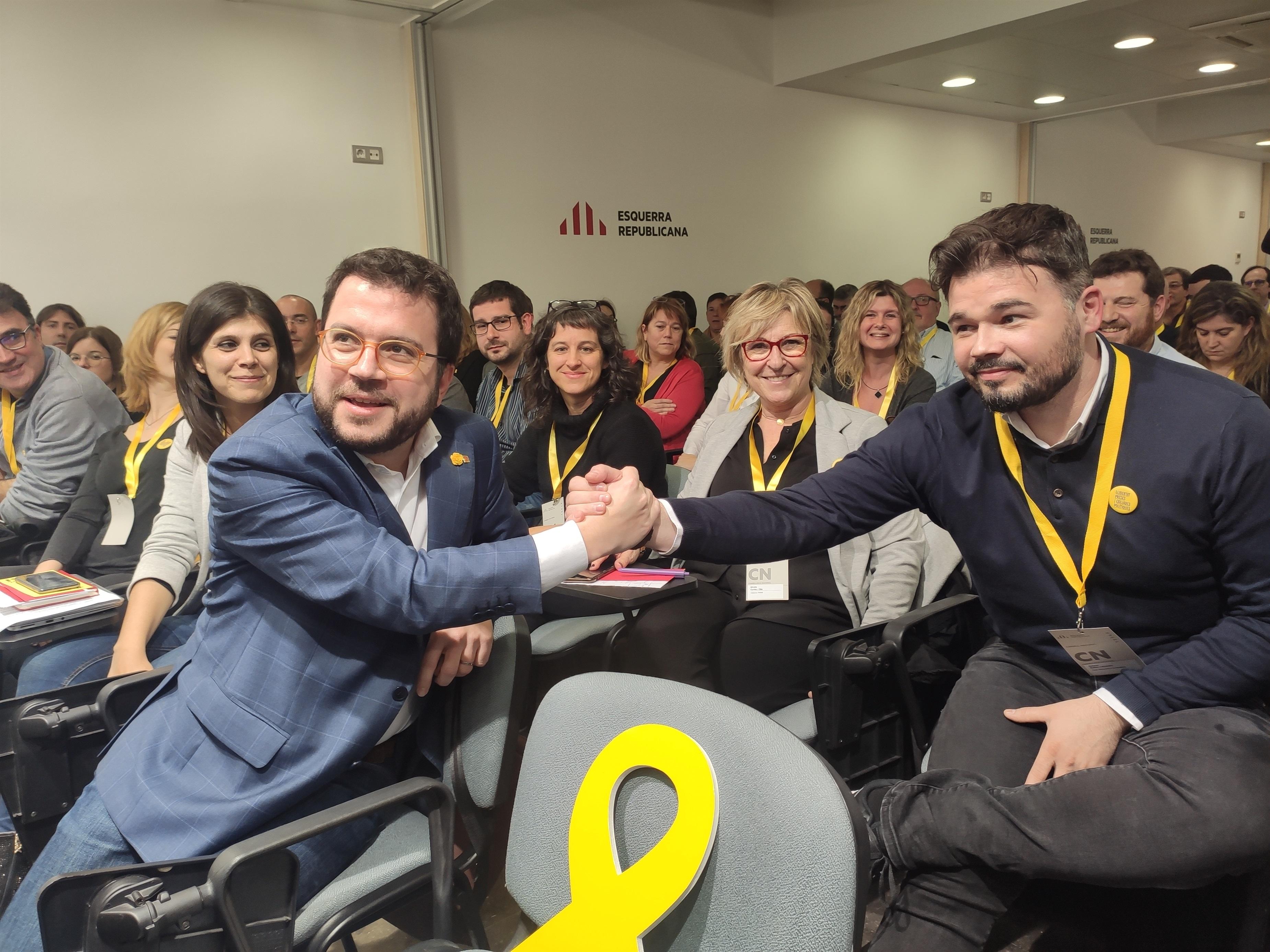  El vicepresidente del Govern y coordinador de ERC Pere Aragonès y el diputado de ERC en el Congreso Gabriel Rufián en el Consell Nacional de ERC el 2 de enero de 2020 