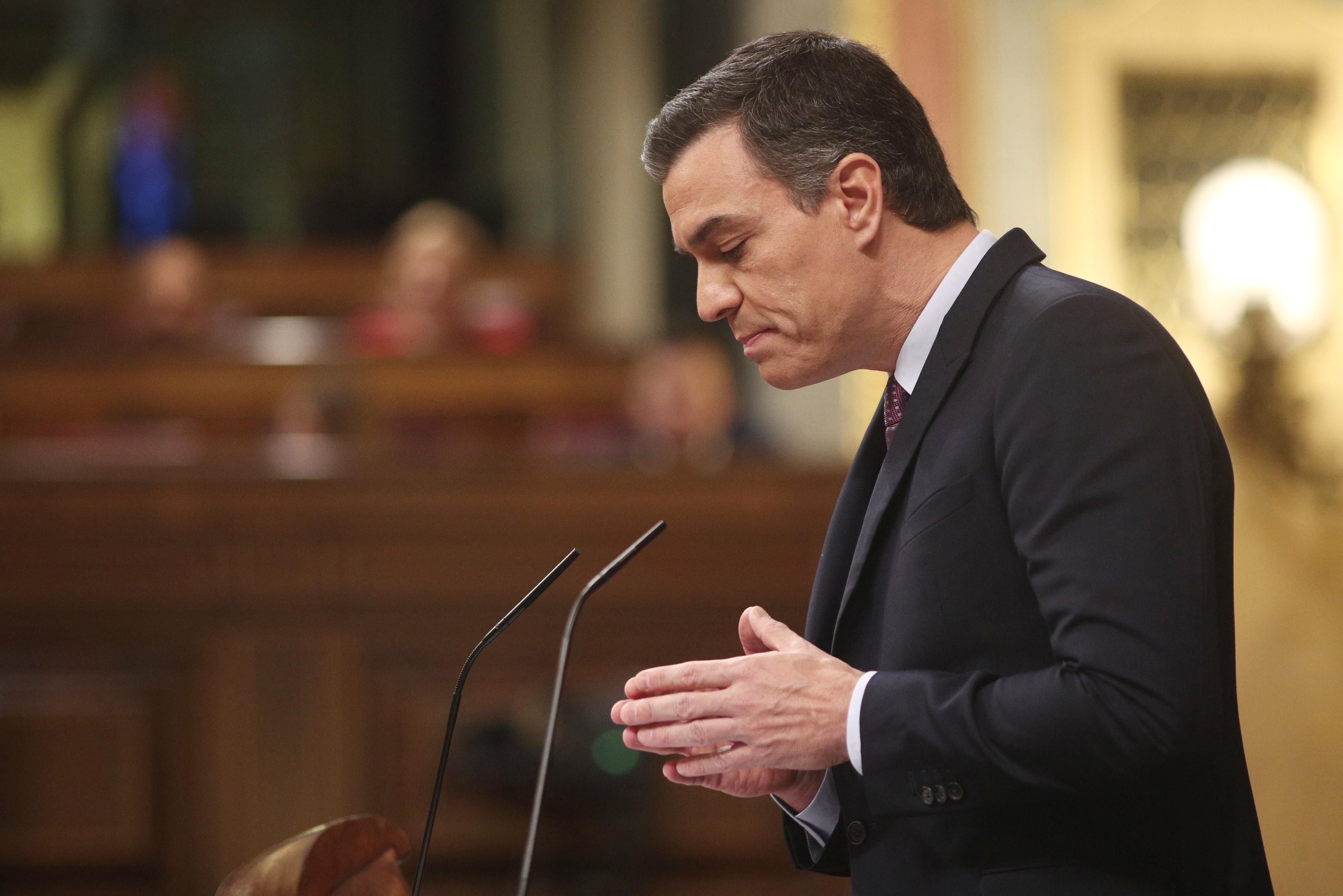 l presidente de Gobierno en funciones y secretario general del PSOE Pedro Sánchez pronuncia su discurso en la tribuna del Congreso de los Diputados durante la primera sesión del debate de s