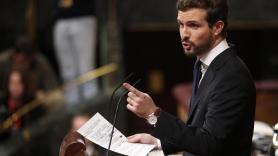 El presidente del PP Pablo Casado interviene desde la tribuna del Congreso de los Diputados en la primera sesión del debate de investidura del candidato socialista a la Presidencia de