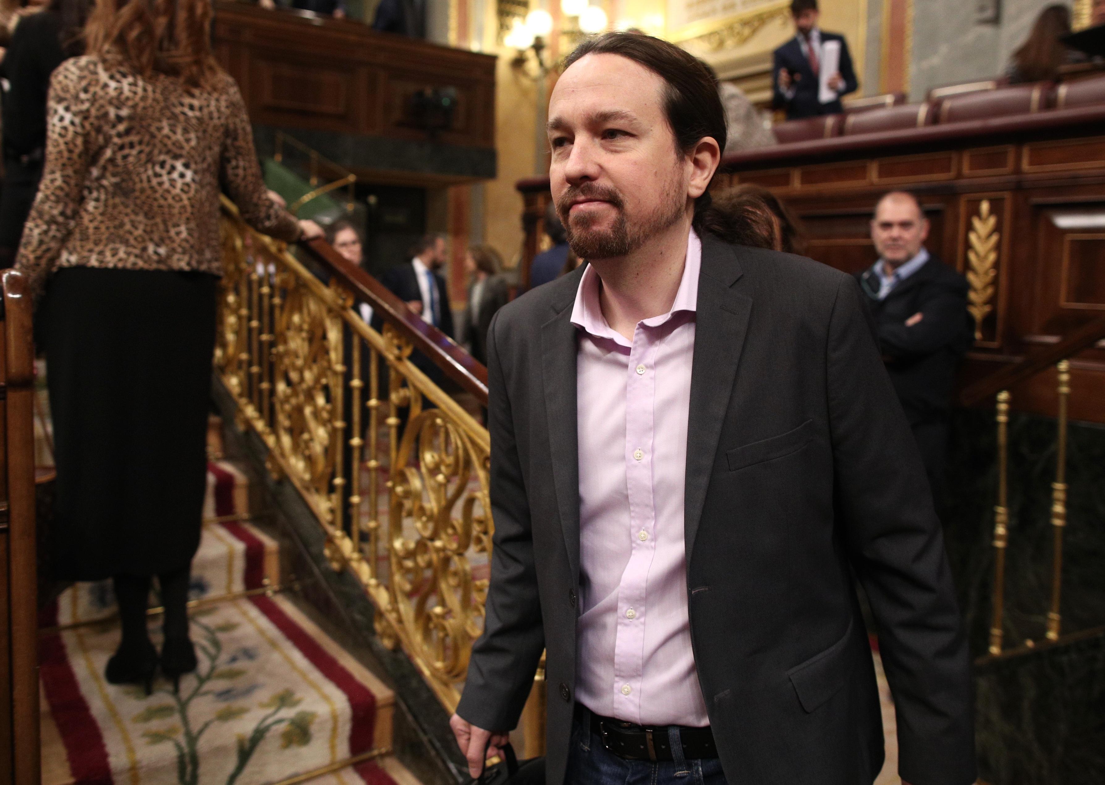 El secretario general de Podemos Pablo Iglesias entra en el Congreso de los Diputados antes de la primera sesión del debate de investidura del candidato socialista a la Presidencia de Gobier