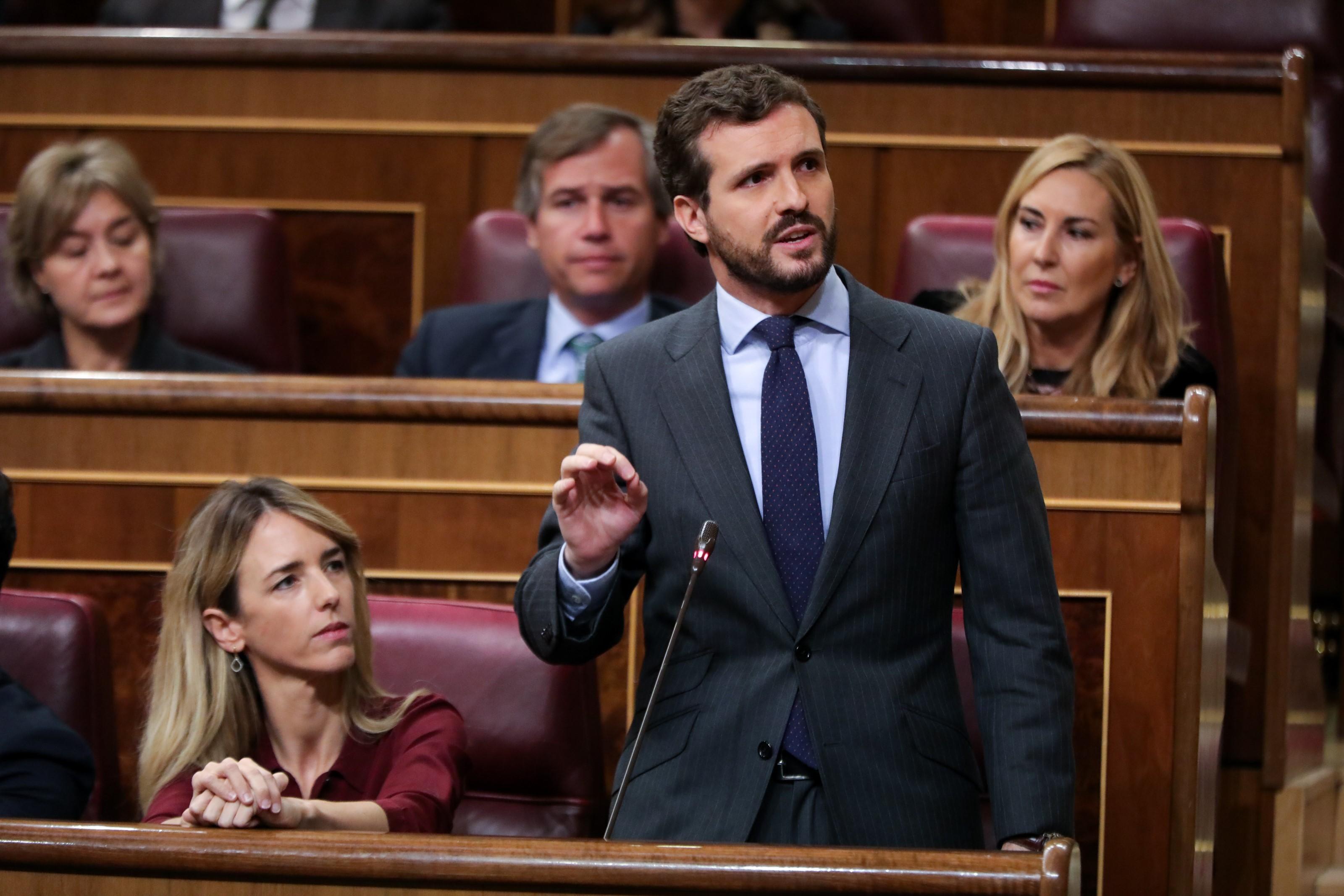 El presidente del PP Pablo Casado interviene desde su escaño en la segunda sesión del debate de investidura. Europa Press.