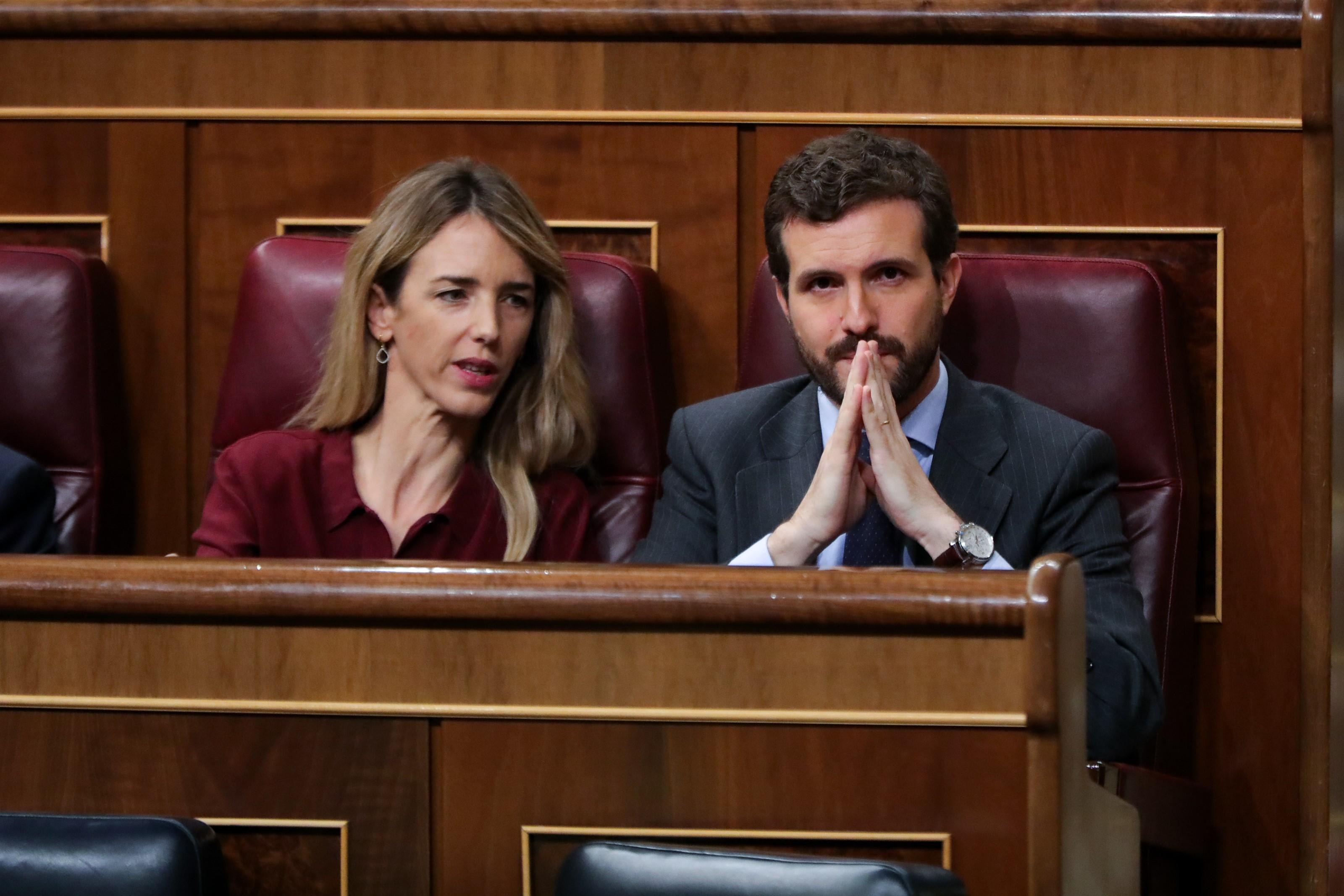 El presidente del PP Pablo Casado y la portavoz del Partido Popular en el Congreso Cayetana Álvarez de Toledo durante la intervención de la portavoz de EH Bildu