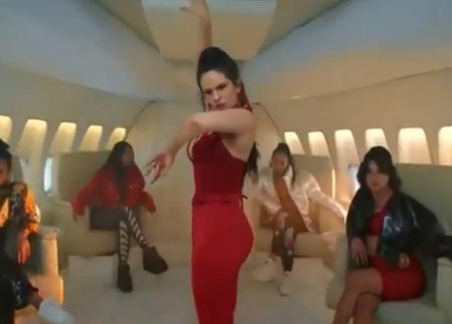 Rosalía en un imagen del video 'Con Altura'