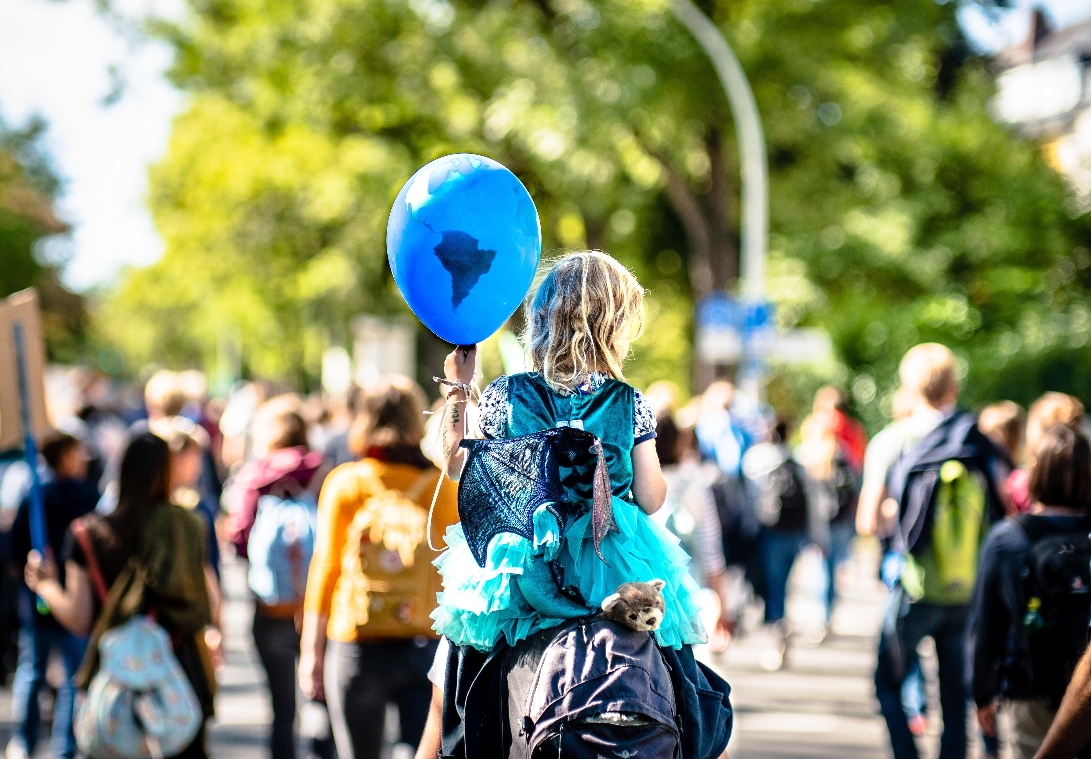 Manifestación contra el cambio climático. Mika Baumeister para Unsplash