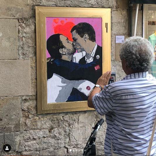 Mural de Pablo Iglesias y Pedro Sánchez. Fuente: Instagram.