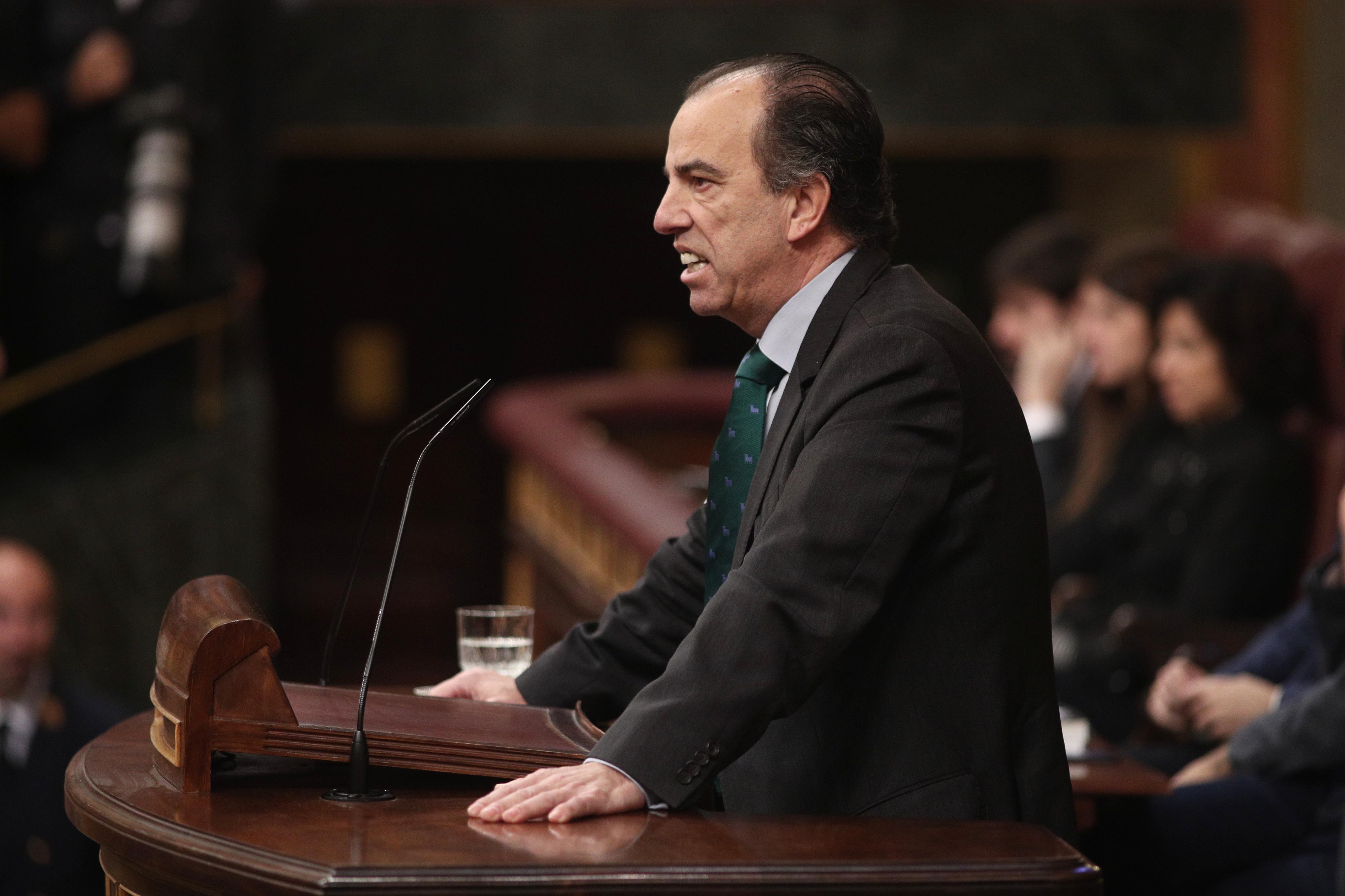 El diputado de Navarra Suma en el Congreso Carlos García Adanero interviene en la segunda sesión de votación para la investidura del candidato socialista a la Presidencia del Gobierno