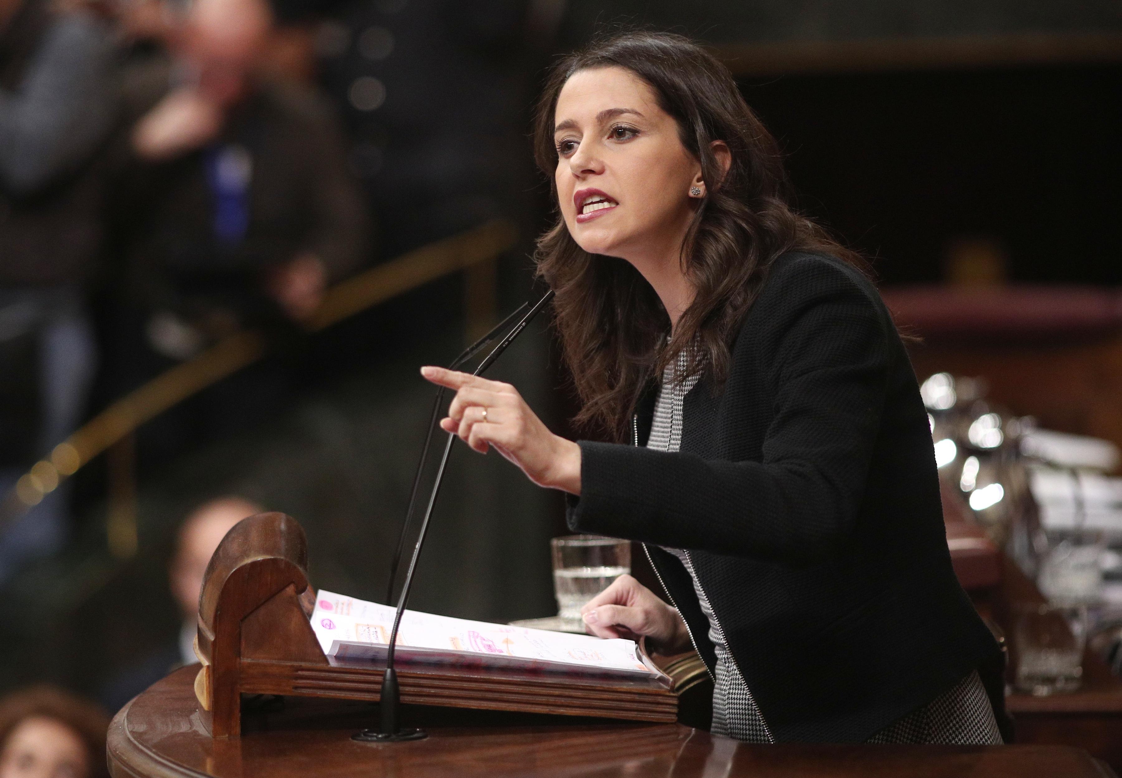 La portavoz parlamentaria de Ciudadanos Inés Arrimadas interviene en la segunda sesión de votación para la investidura del candidato socialista a la Presidencia del Gobierno