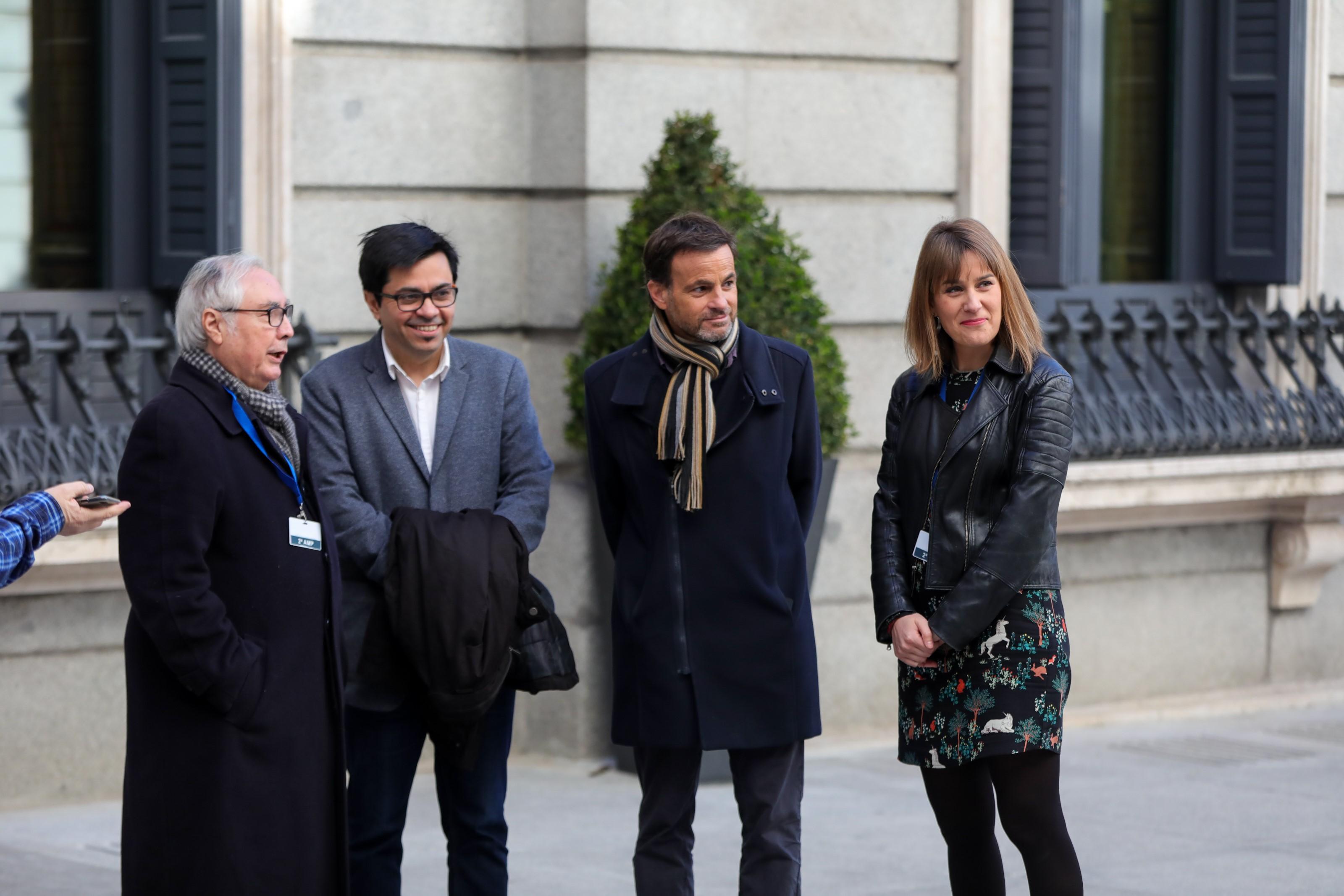 El sociólogo y previsible futuro ministro de Universidades Manuel Castells en el patio del Congreso de los Diputados