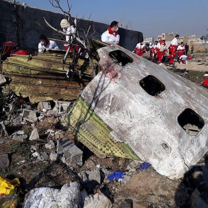 Restos del avión Boeing 737 de Ukranian International Airlines siniestrado cerca de Teherán poco después de despegar del aeropuerto de Teherán. Fuente: EP.