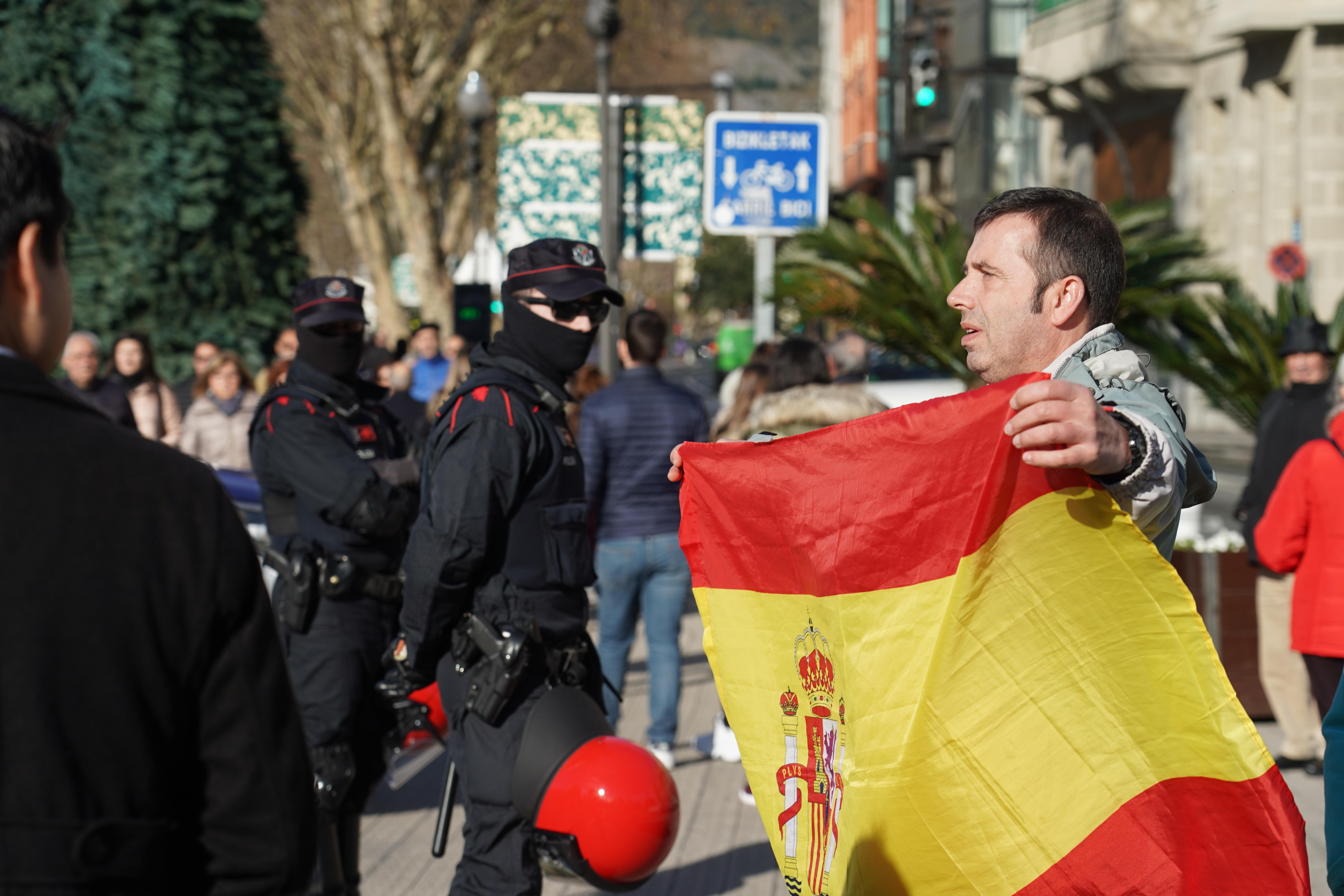 Concentración convocada por Vox impulsada por la plataforma 'España Existe' con el lema 'Por un Gobierno que respete la Constitución y la soberanía'. EP