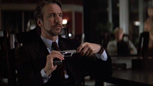 Alan Rickman interpretando a Hans Gruber en Jungla de Cristal