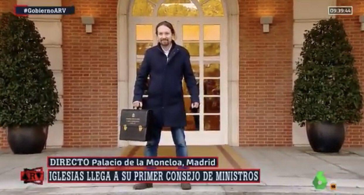 Pablo Iglesias posando antes del Consejo de Ministros. Fuente: laSexta.