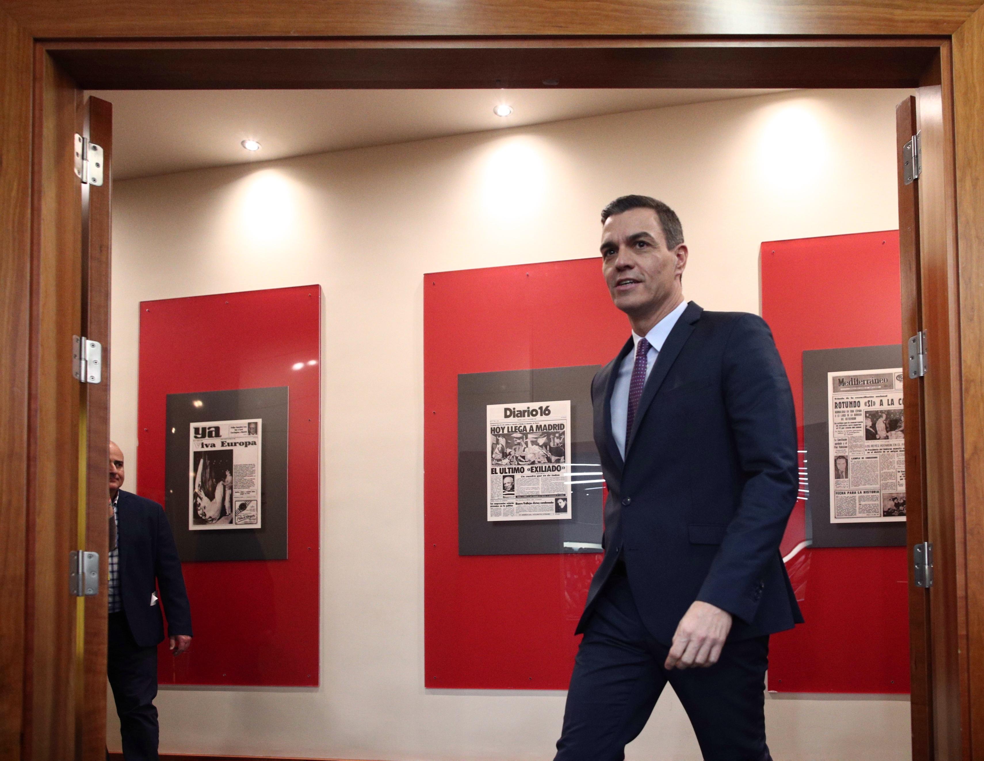 Pedro Sánchez a su llegada a la rueda de prensa tras la primera reunión del consejo de ministros. EP