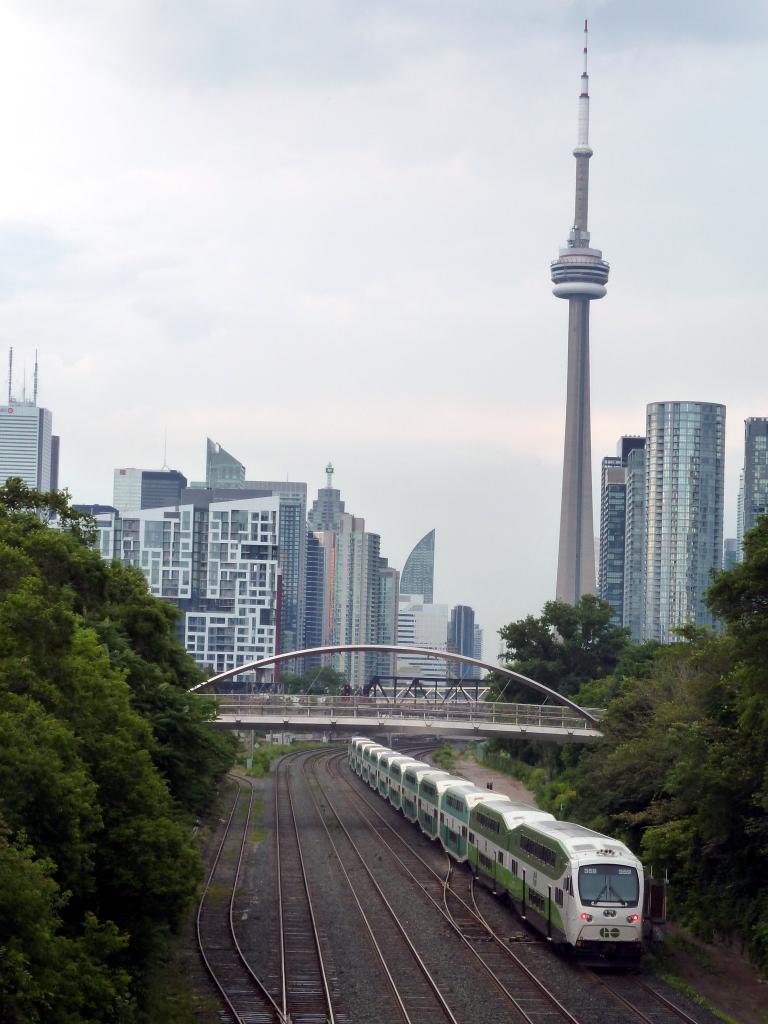 Las líneas de ferrocarril separaron la ciudad del río y el lago