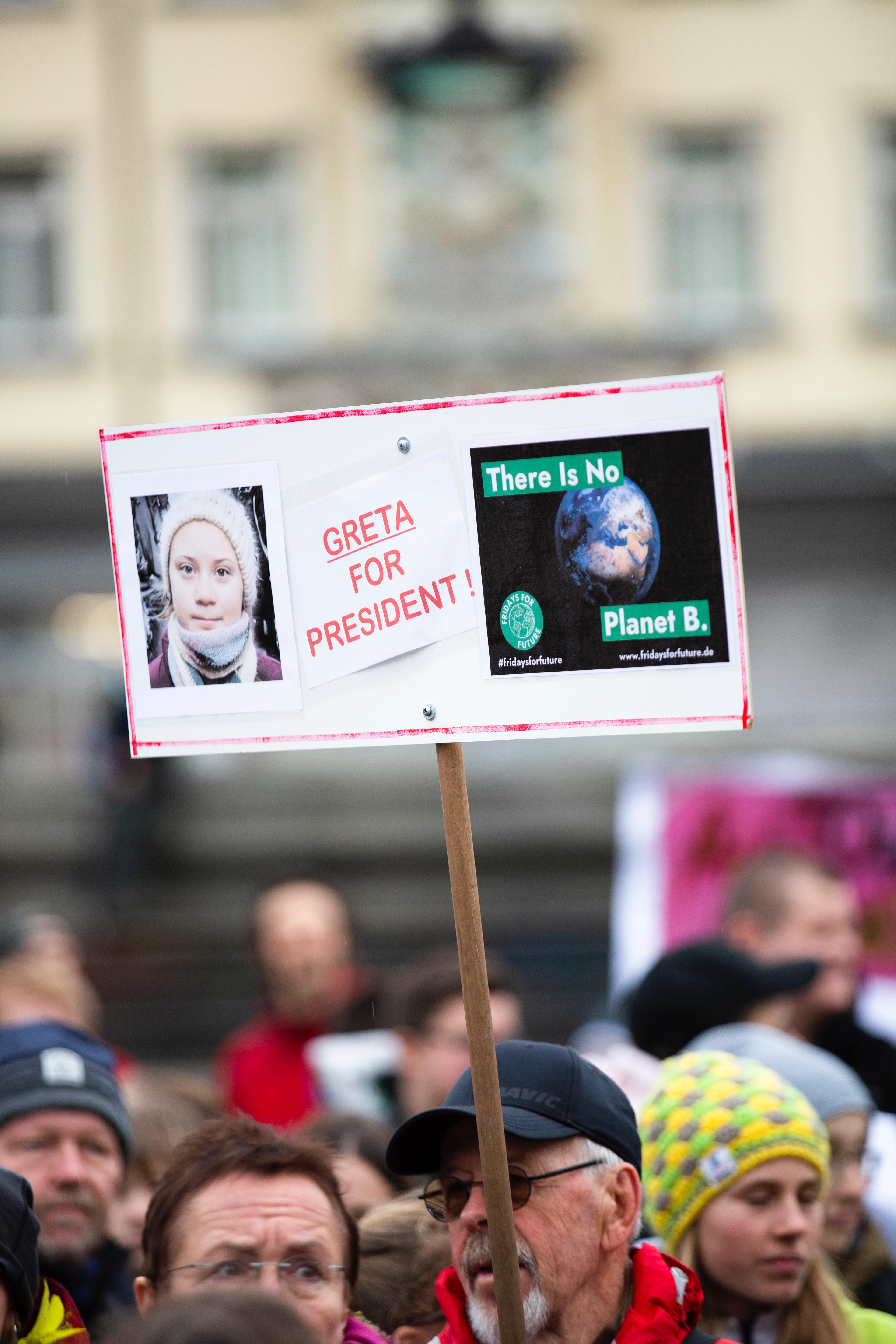Un cartel de Greta Thunberg en una manifstación. Markus Spiske para Unsplash