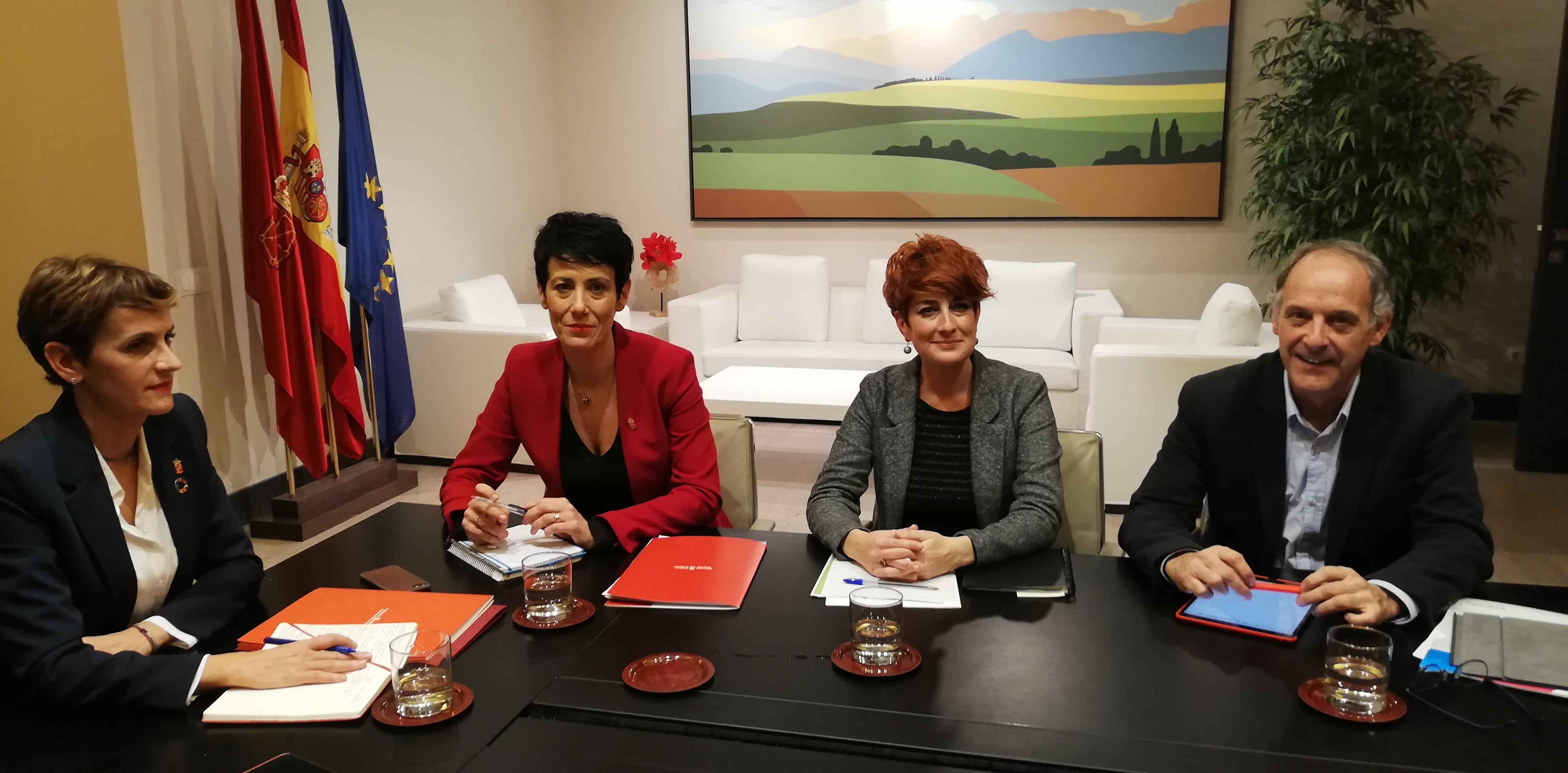 María Chivite y Elma Saiz se reúnen con los parlamentarios de EH Bildu Bakartxo Ruiz y Adolfo Araiz