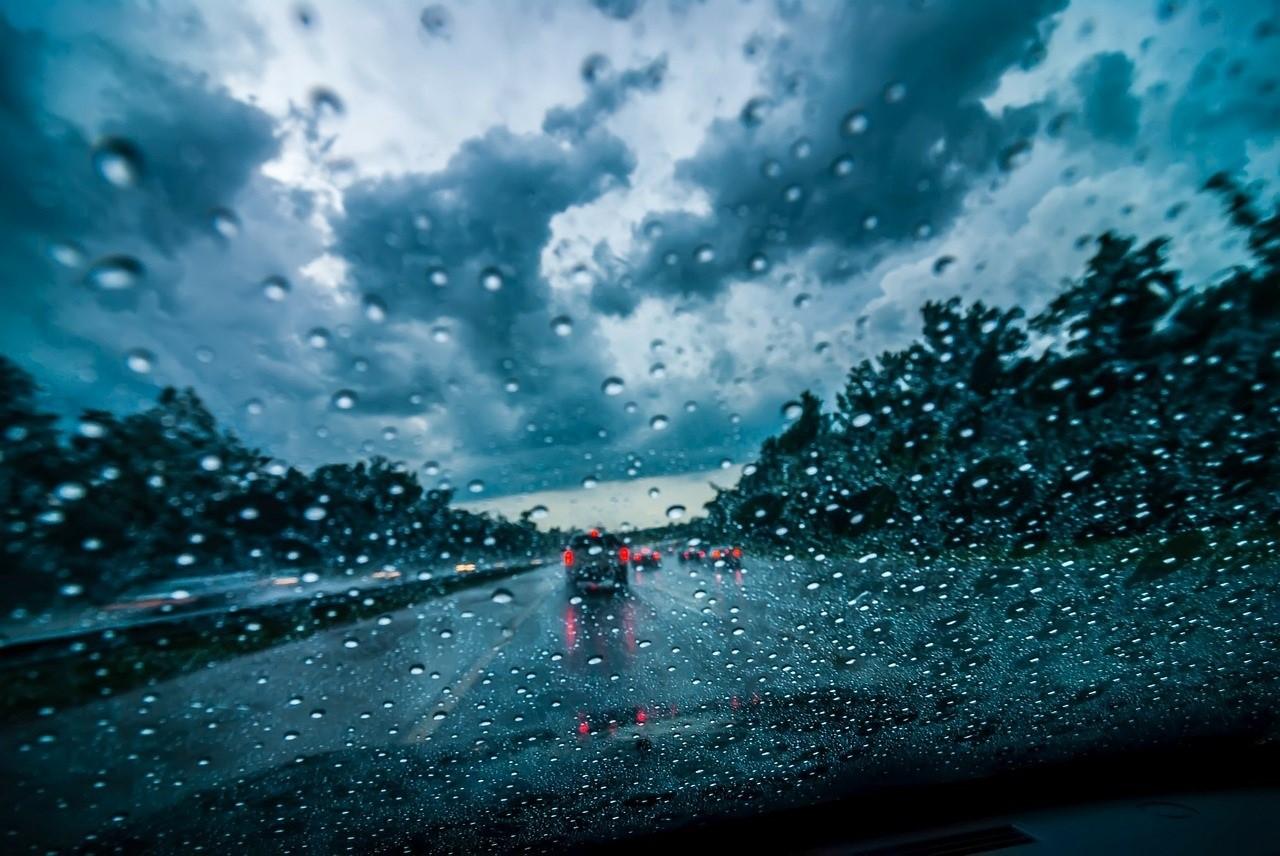 220.000 familias sin luz en Girona y cortes de carretera por el temporal Gloria