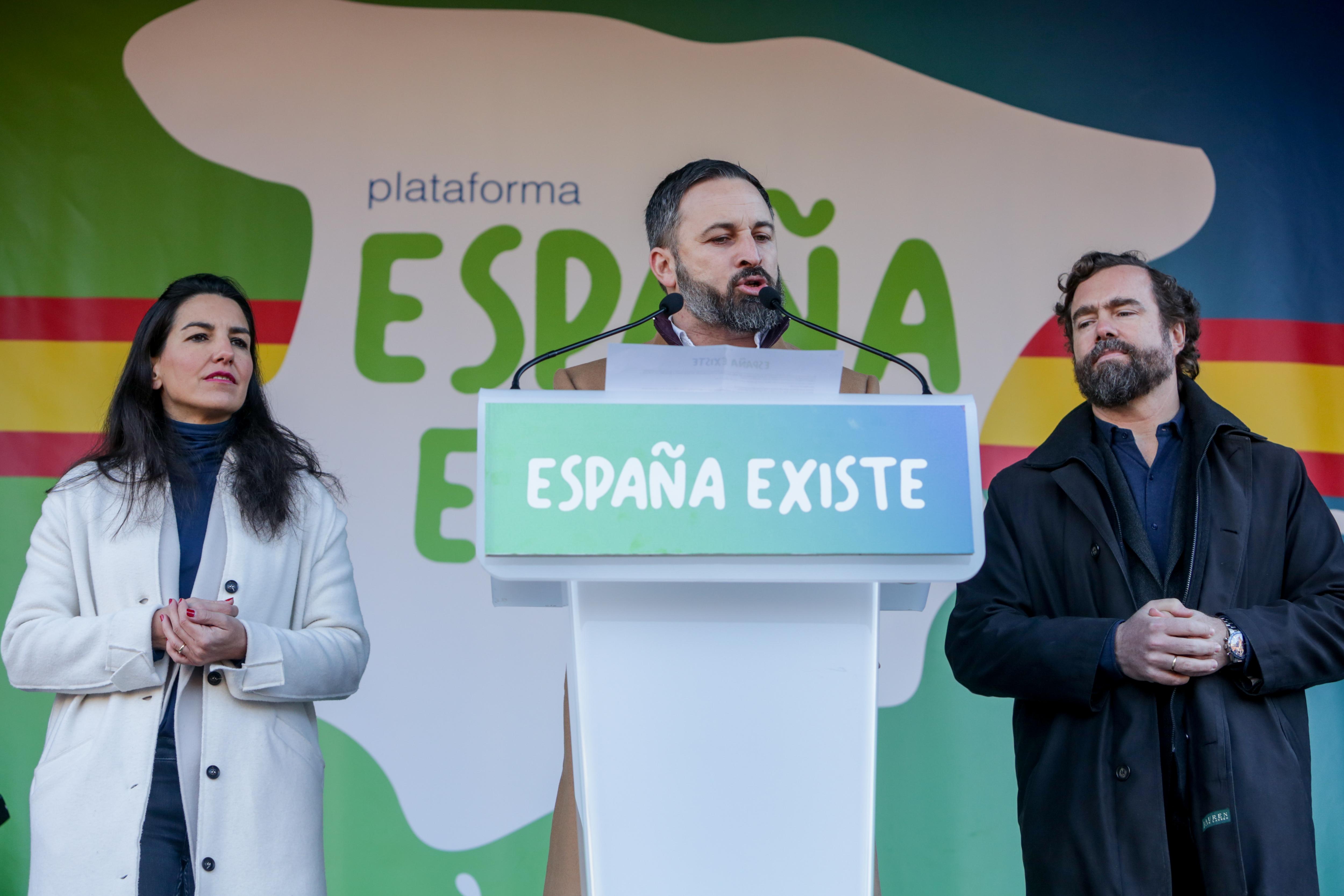 La presidenta de Vox Madrid Rocio Monasterio, el presidente de Vox Santiago Abascal y el portavoz en el Congreso Iván Espinosa de los Monteros