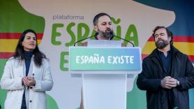 La presidenta de Vox Madrid Rocio Monasterio, el presidente de Vox Santiago Abascal y el portavoz en el Congreso Iván Espinosa de los Monteros