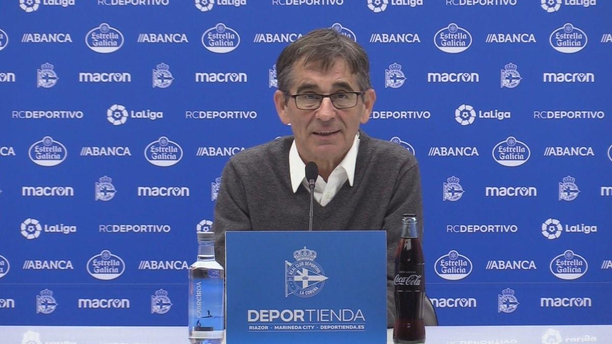 Fernando Vázquez, entrenador del Deportivo de la Coruña, en rueda de prensa