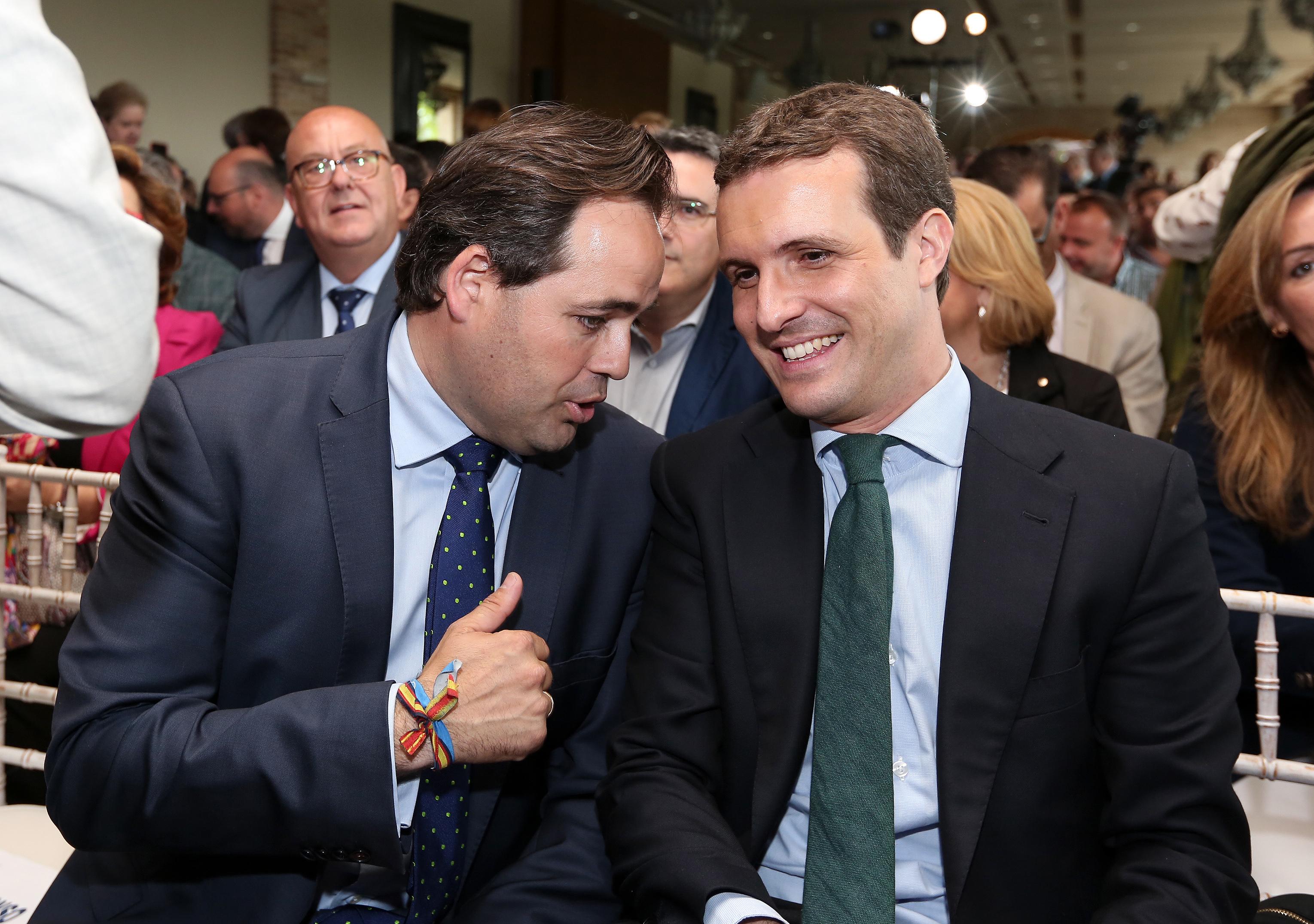 El presidente del PP de Castilla La Mancha, Paco Núñez, junto con el presidente del partido Pablo Casado 