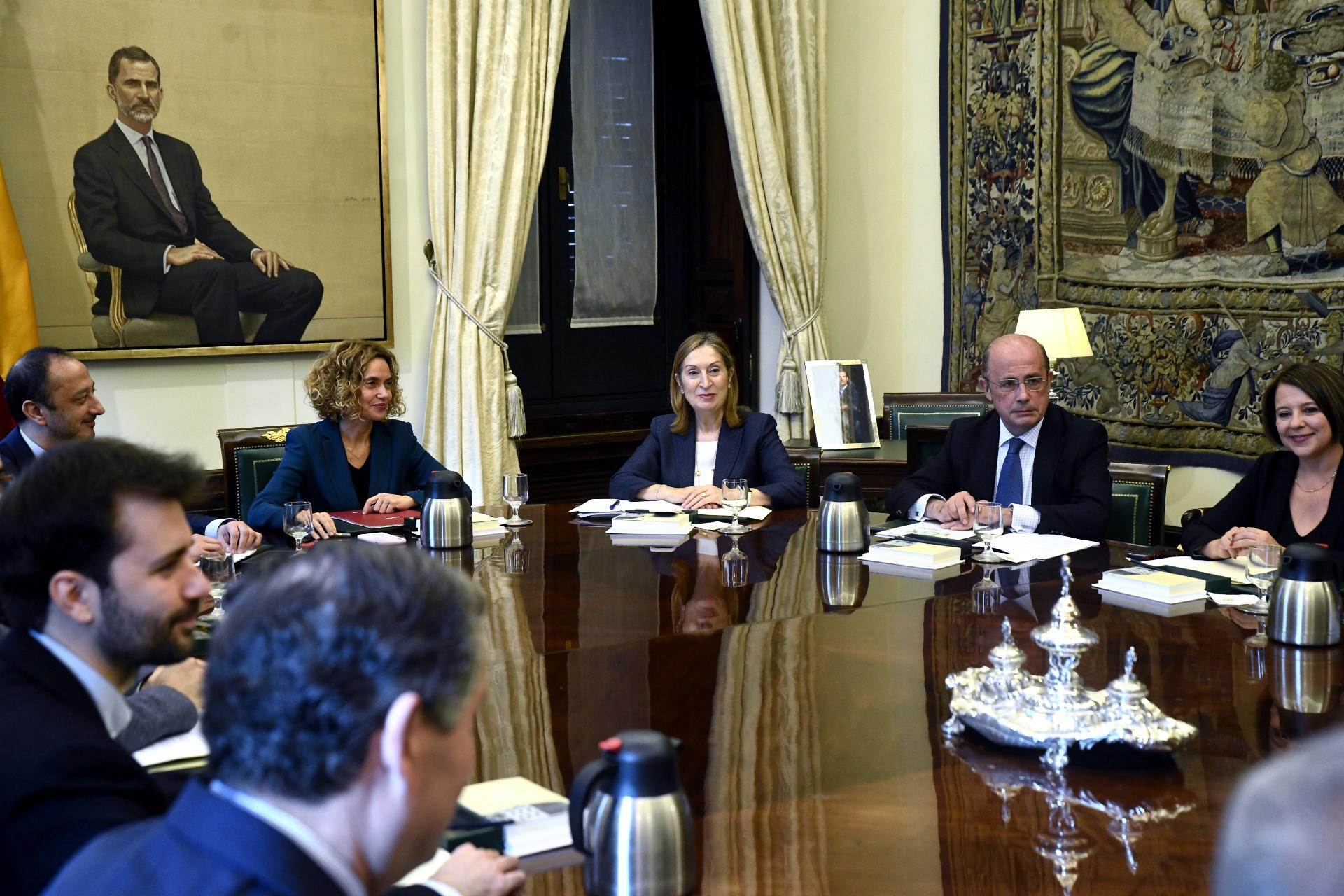 Primera reunión de la mesa del congreso de los diputados un día después de su constitución. Europa Press