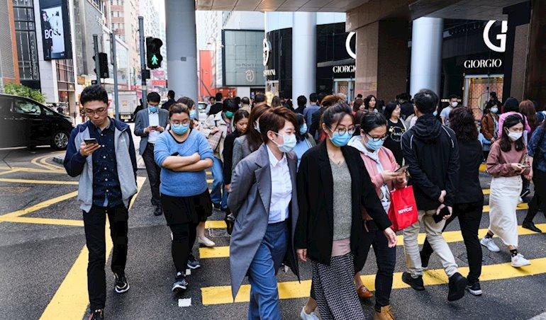 Ciudadanos chinos con mascarilla