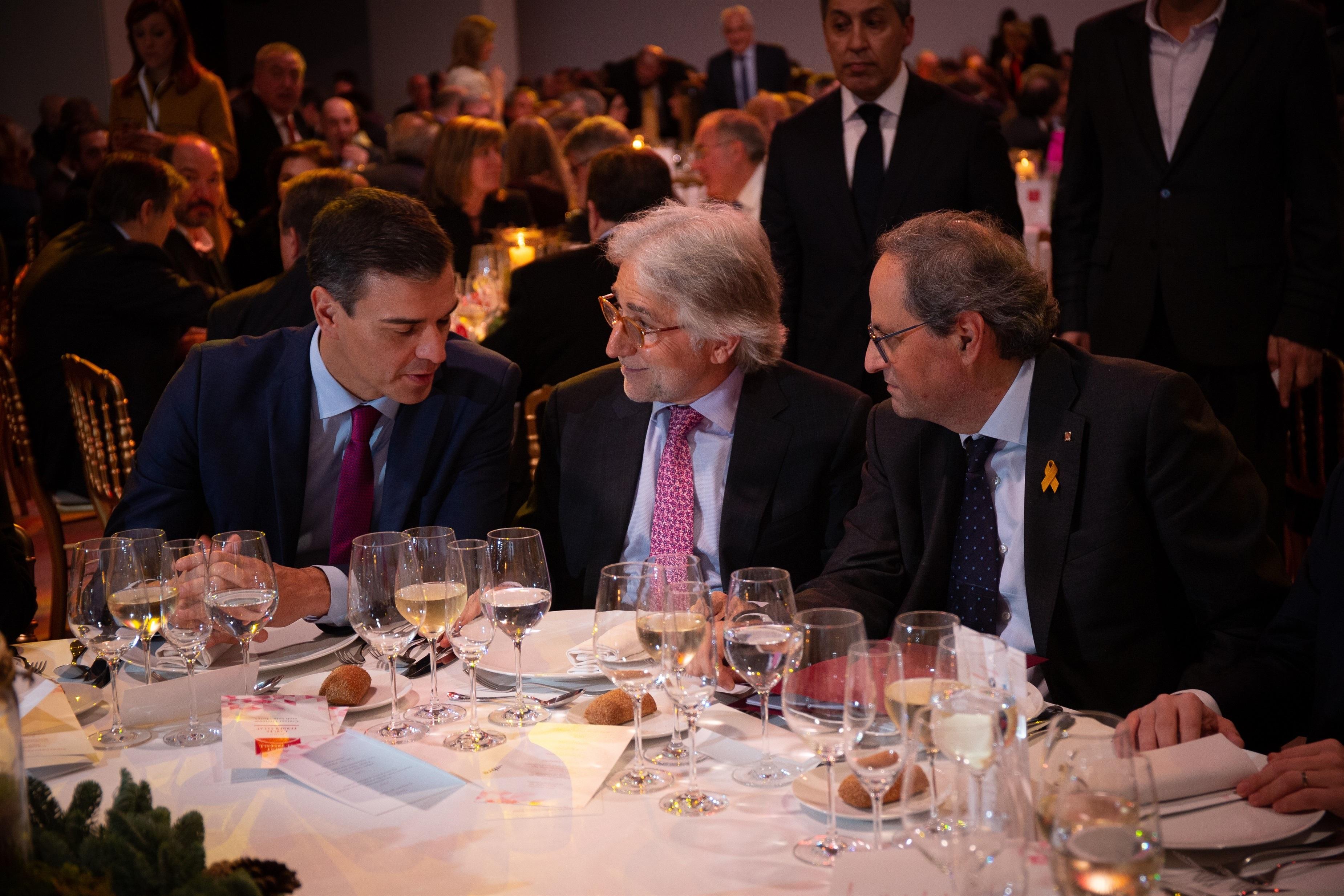 Quim Torra y Pedro Sánchez comparten mesa en la cena de Fomento del Trabajo