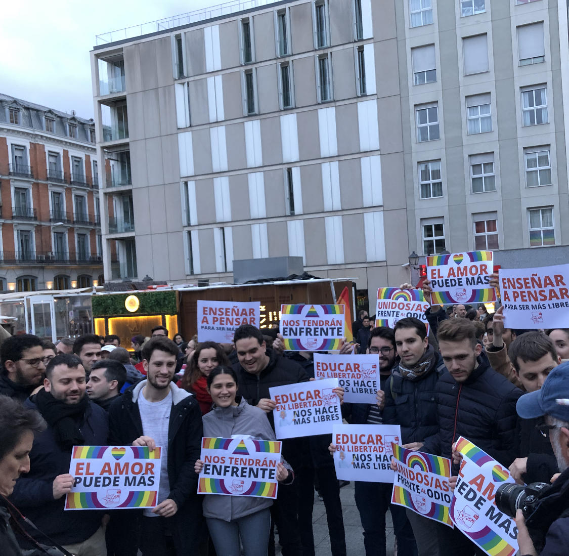 Concentración en la plaza Pedro Zerolo en contra del veto parental. 