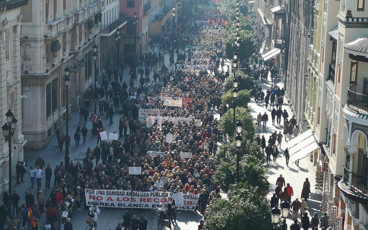 Panorámica de la manifestación de Sevilla de este domingo. TWITTER PCA BADOLATOSA