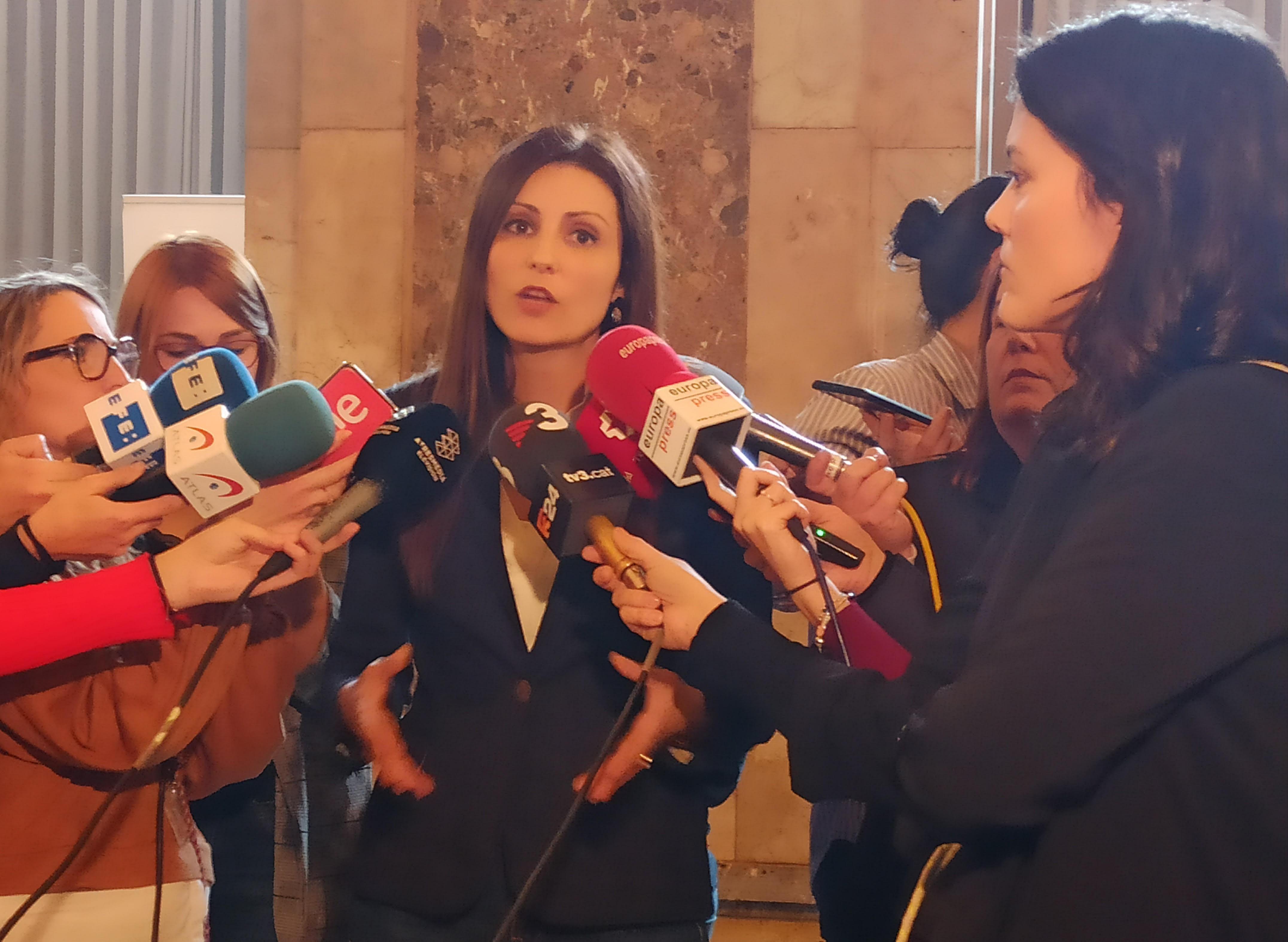 La líder de Cs en Catalunya Lorena Roldán en una atención a los medios este lunes en el Parlament