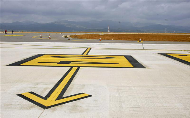 El aeropuerto sin aviones de Fabra busca director en una página de empleo