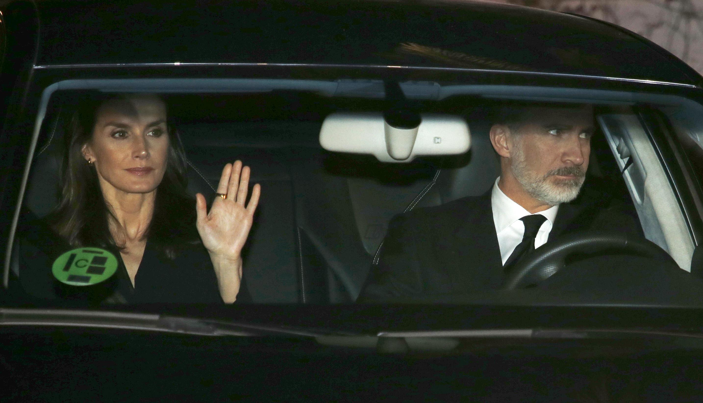 Los Reyes Don Felipe y Doña Letizia abandonan la capilla ardIente de la Infanta Doña Pilar tras mostrar sus condolencias. Europa Press