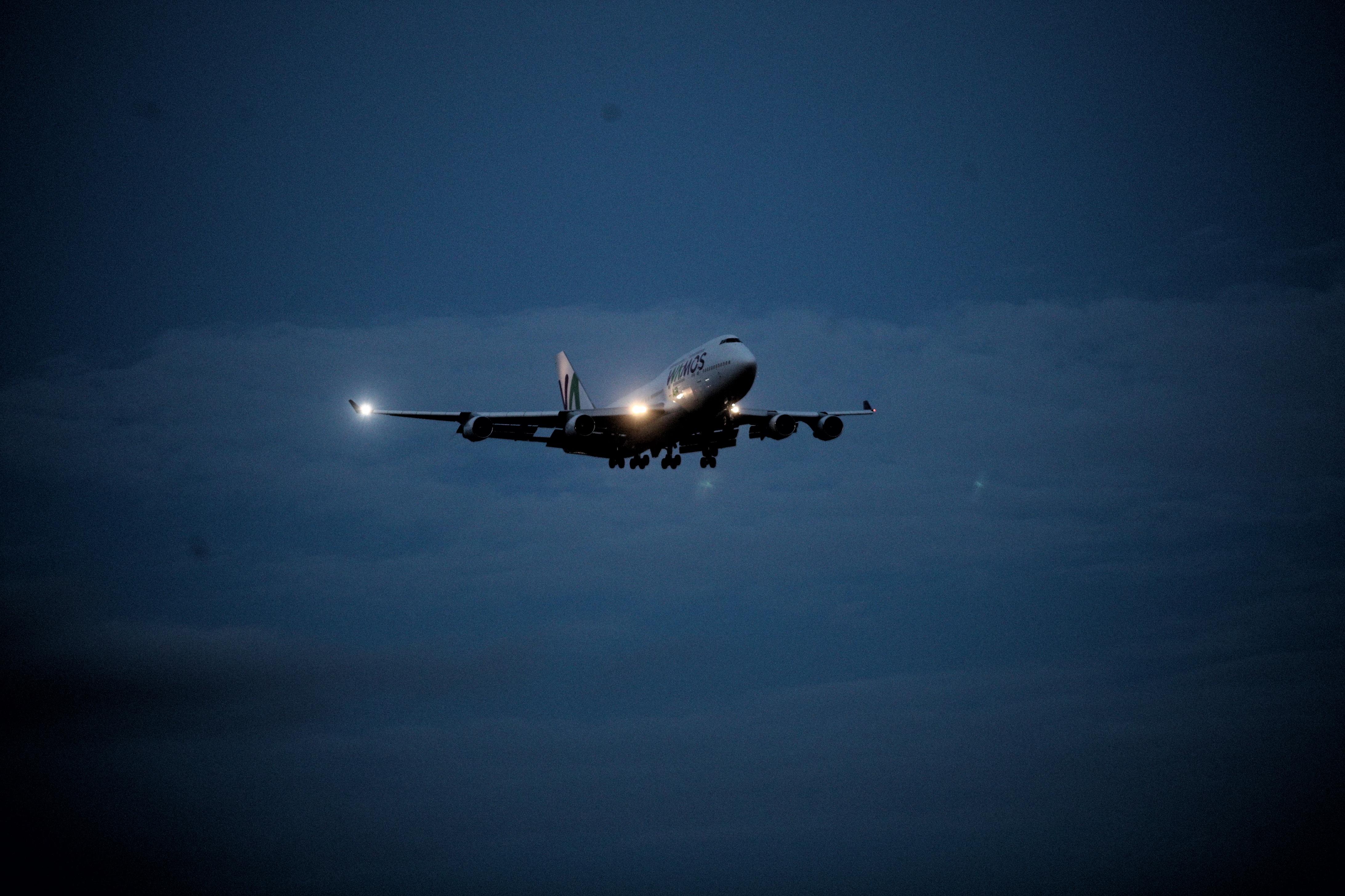 EuropaPress 2625235 Avión momentos antes de aterrizar en la base aérea de Torrejón de Ardoz en el que viajan los españoles que permanecían en Wuhan (China) epicentro del coronavirus Posteriormente serán trasladados