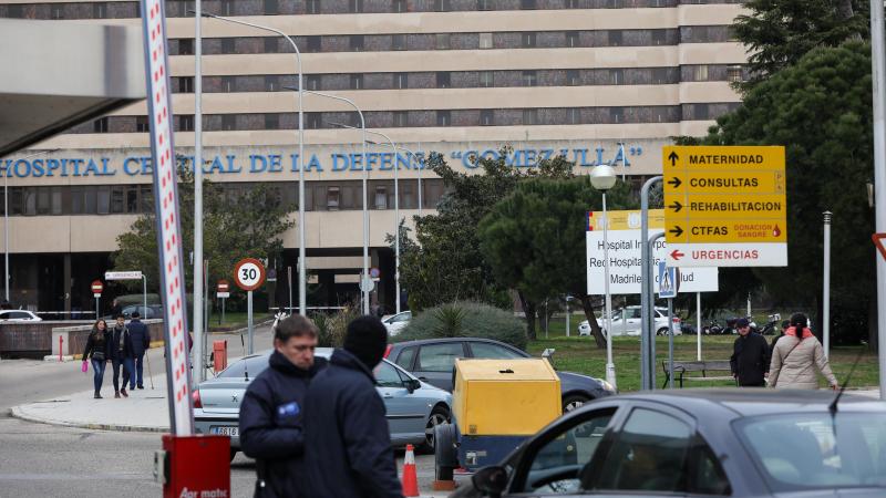 Puerta de acceso al recinto del Hospital Gómez Ulla de Madrid. Europa Press