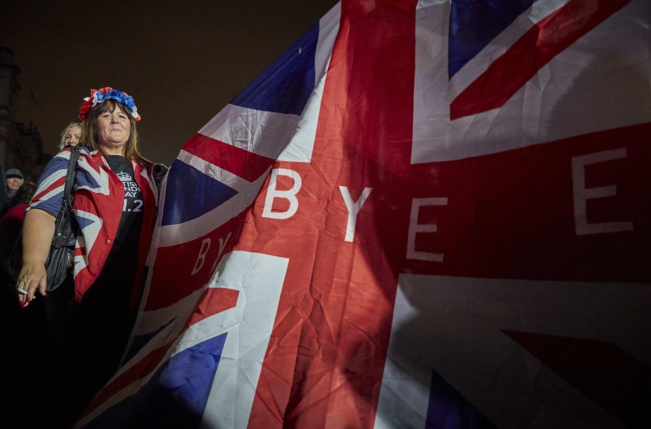 Ingleses partidarios del Brexit celebran su salida de la UE. 