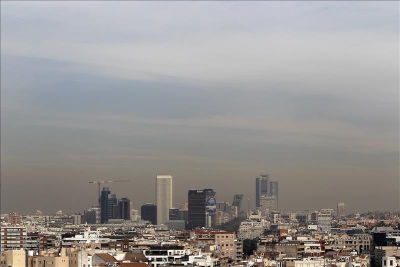 Panorámica de Madrid en un día con altos índices de contaminación.