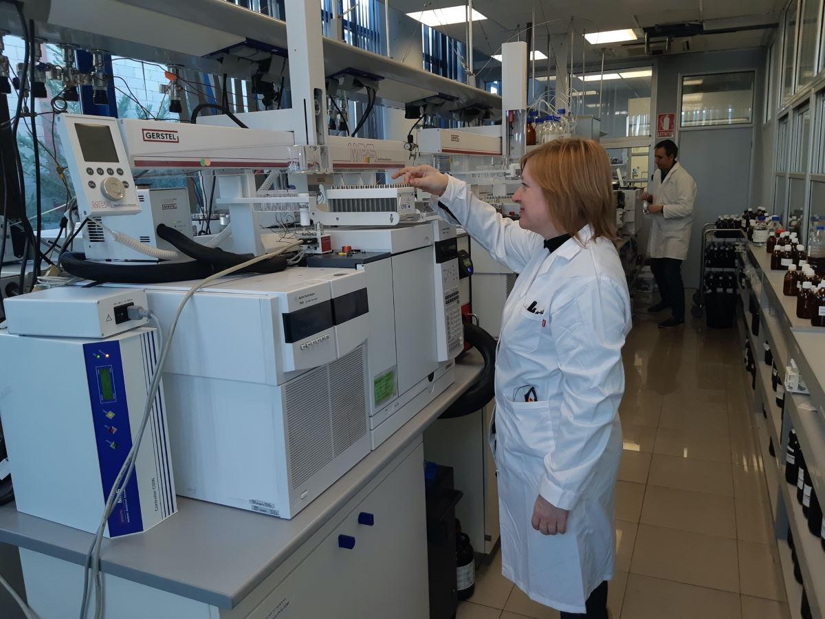 Fundación Aquae y la Universidad de Alicante, junto con las empresas Interlab y Labaqua, han becado el Doctorado Industrial sobre Microplásticos de Débora Sorolla