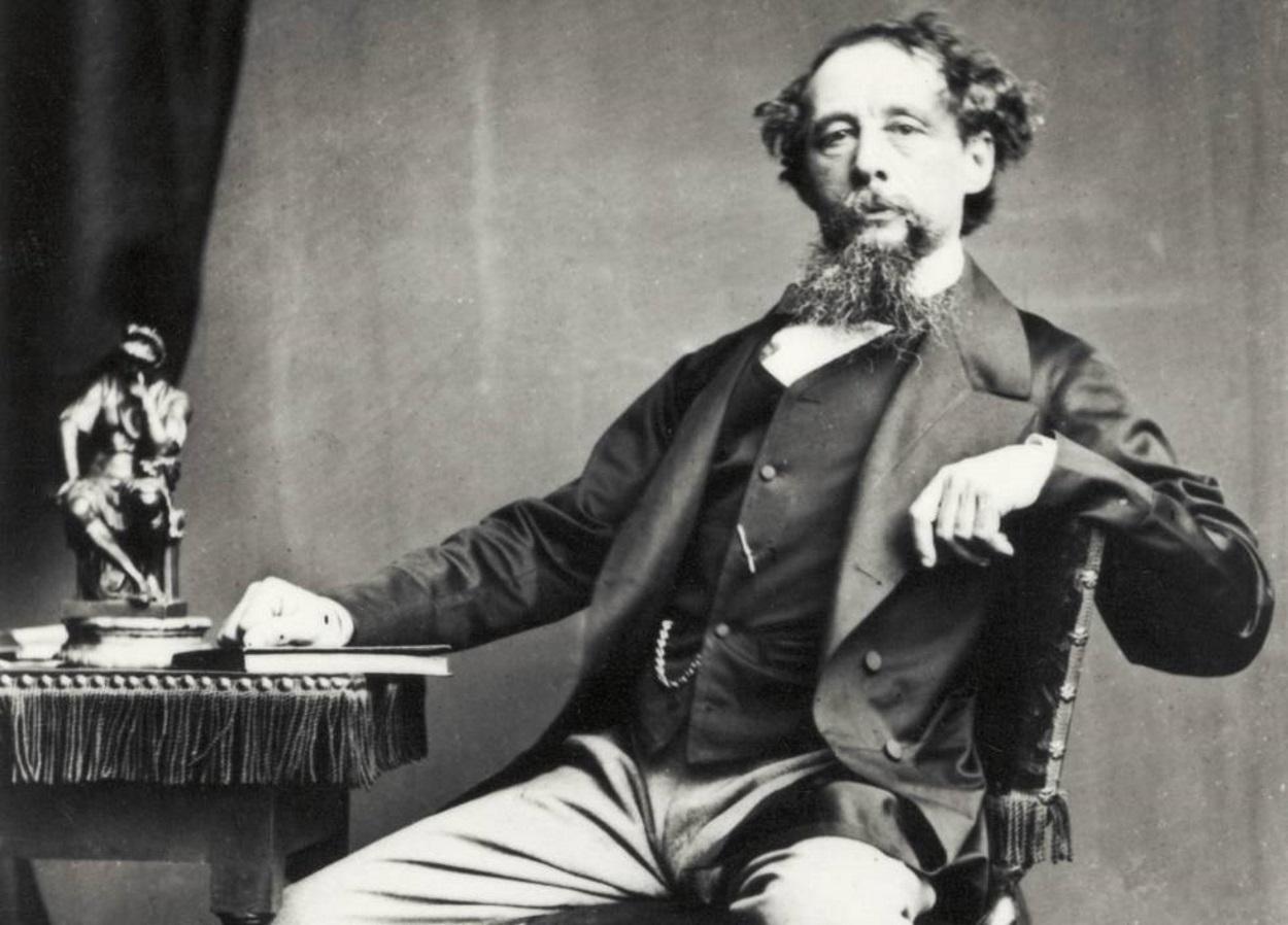 El escritor inglés Charles Dickens