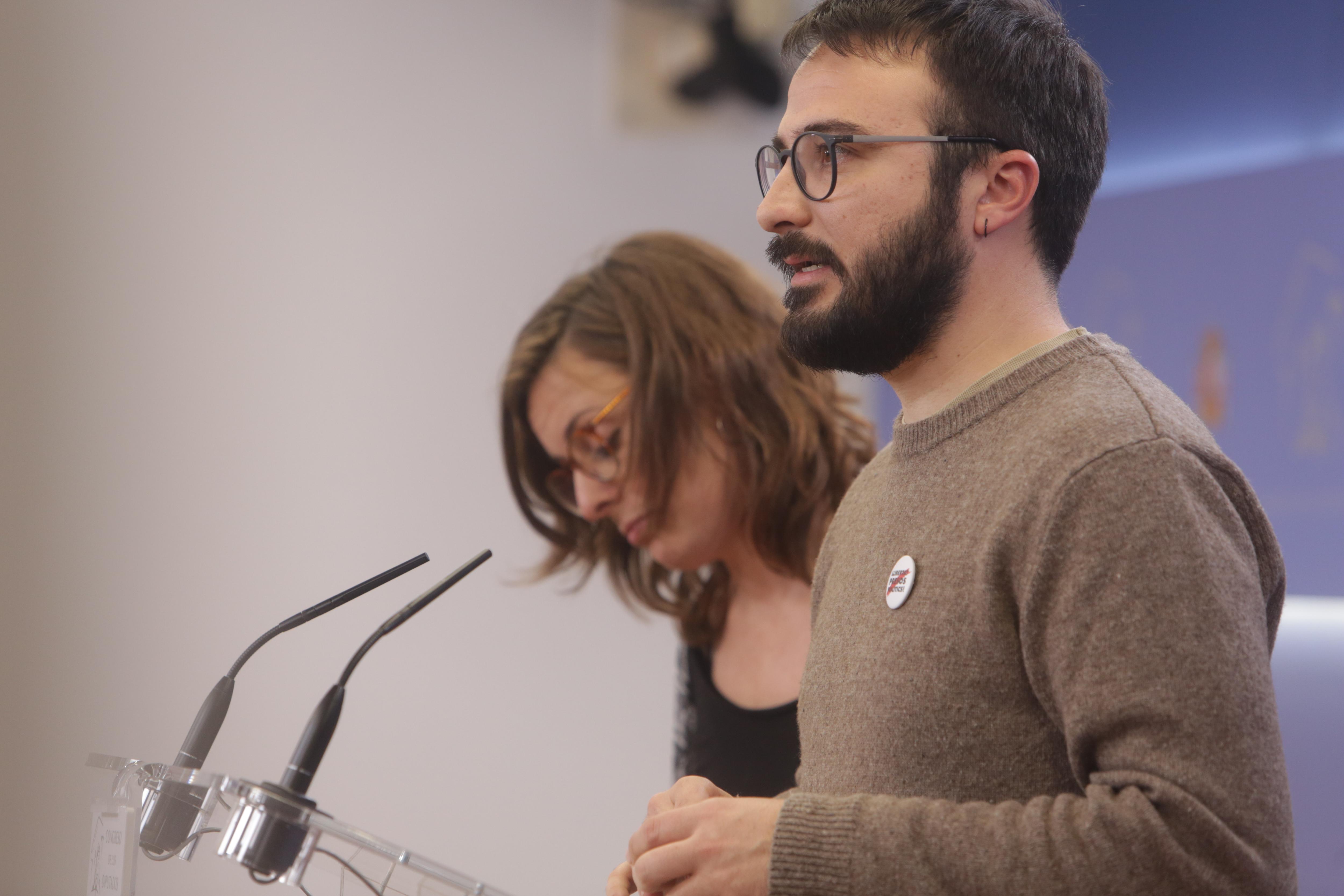 Los diputados de la CUP en el Congreso de los Diputados Mireia Vehí y Albert Botran ofrecen una rueda de prensa tras reunirse con la portavoz del PSOE en el Congreso Adriana Lastra 